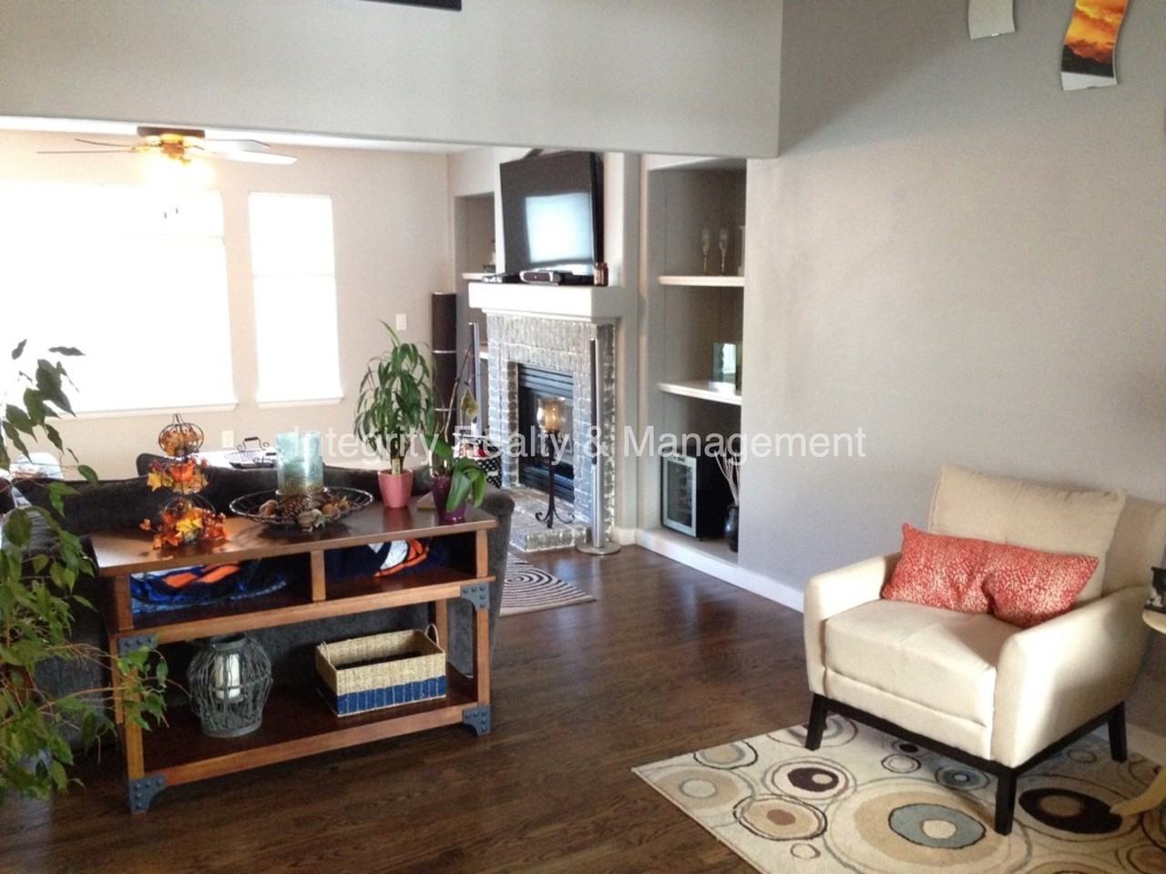 305 Dunhill St - Photo 3 of 28