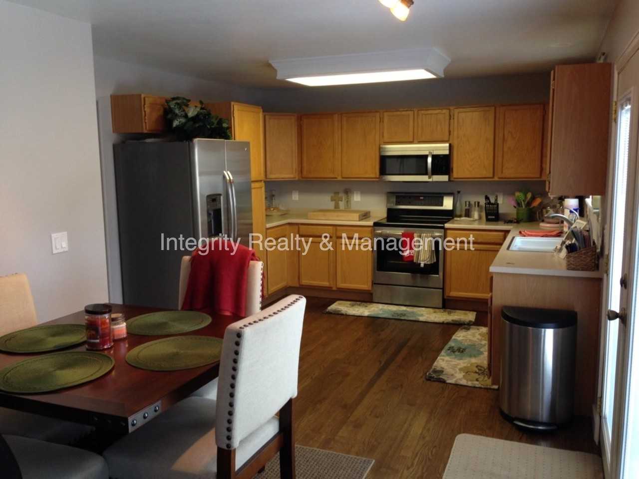 305 Dunhill St - Photo 6 of 28