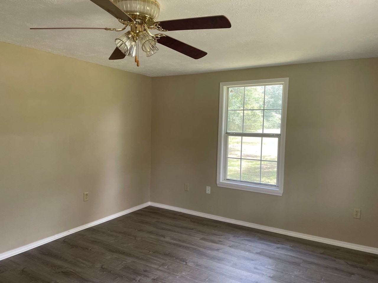 1203 N Lynn St - Photo 2 of 7