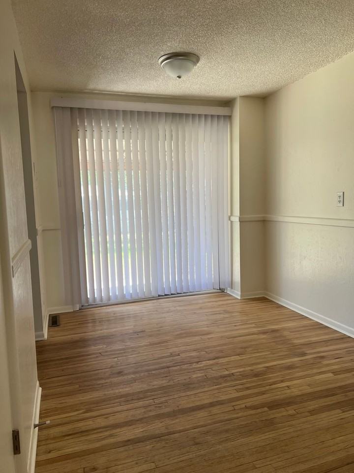 6163 Holland St - Photo 4 of 12