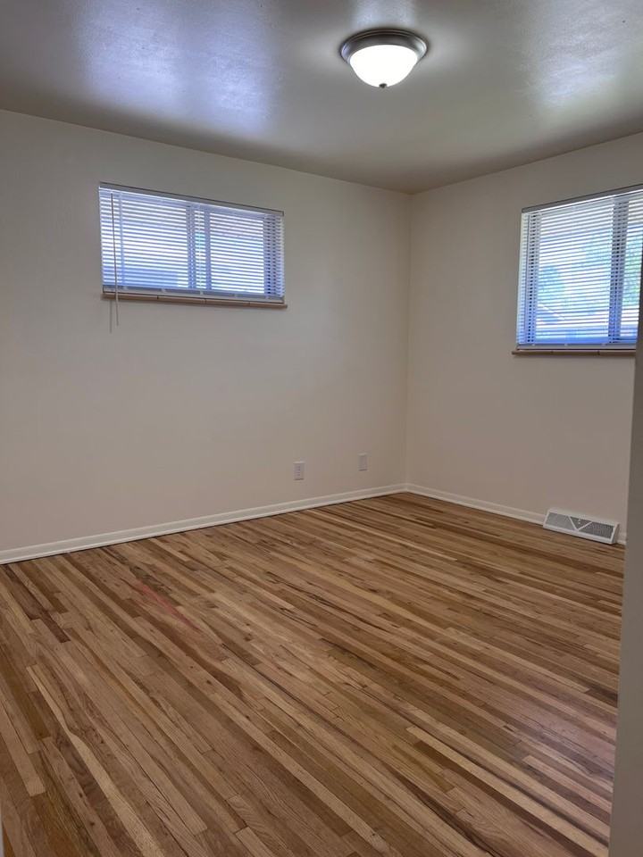 6163 Holland St - Photo 6 of 12