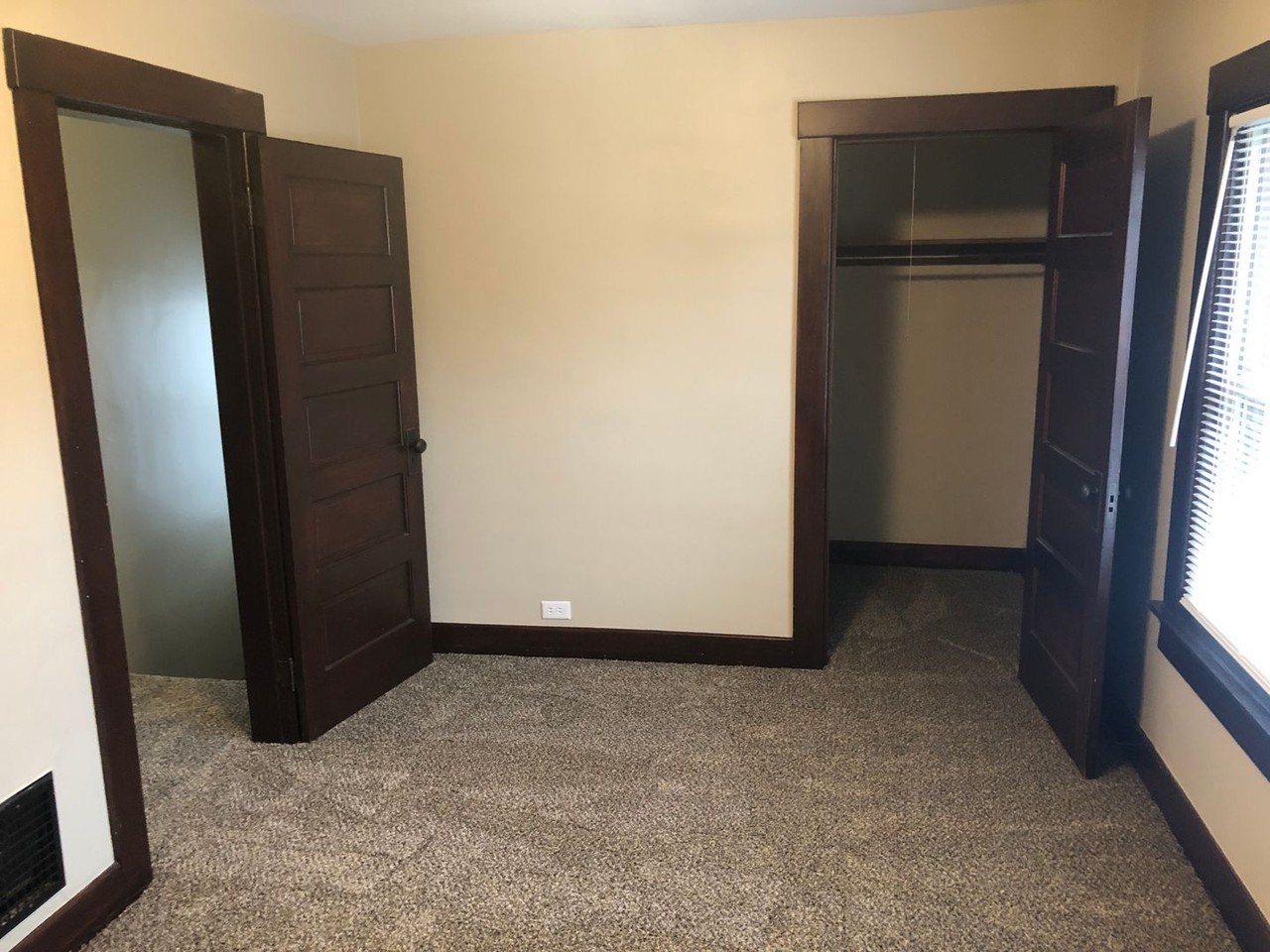 2029 Thompson Ave - Photo 5 of 18