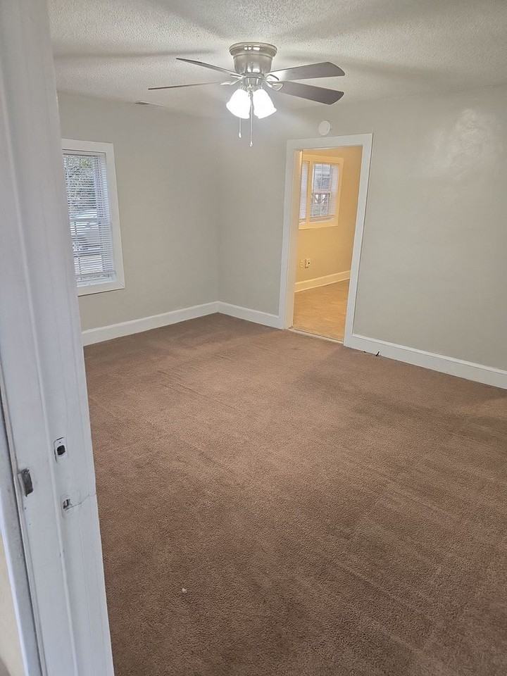 4111 Water St - Photo 4 of 16