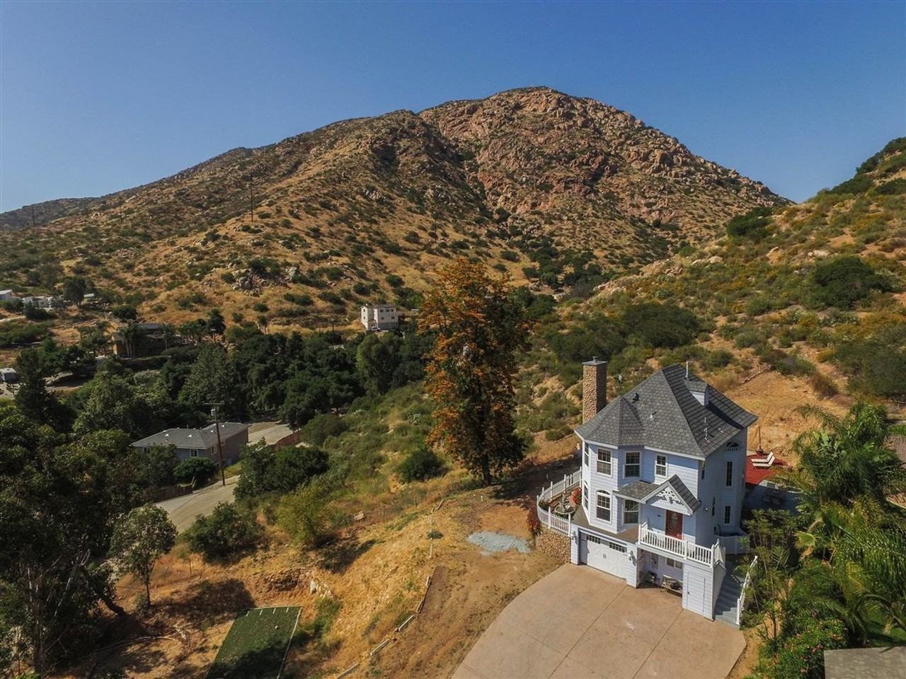 232 Patrick Dr - Photo 3 of 27