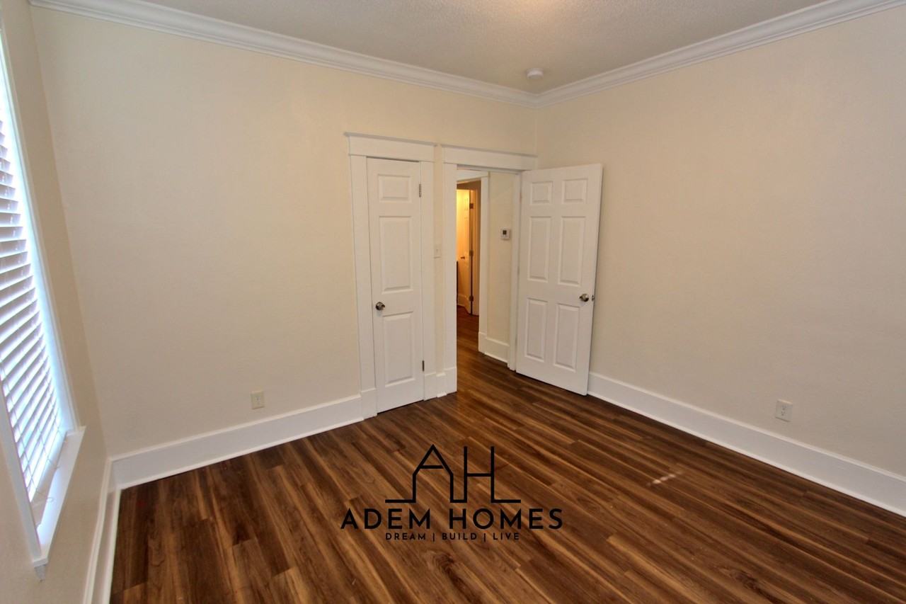 909 N Willett St - Photo 5 of 12