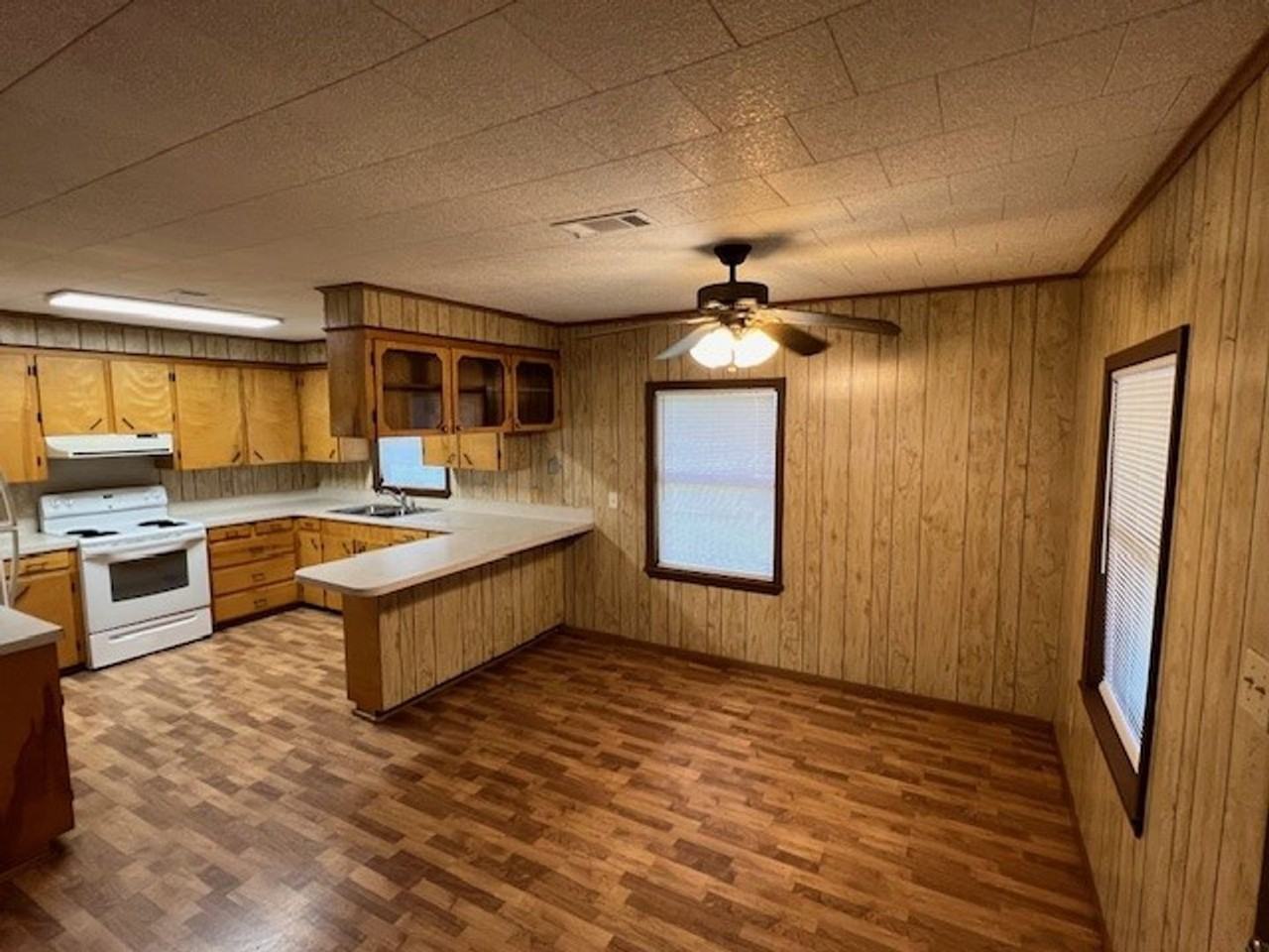 5918 Perry Ln - Photo 2 of 17