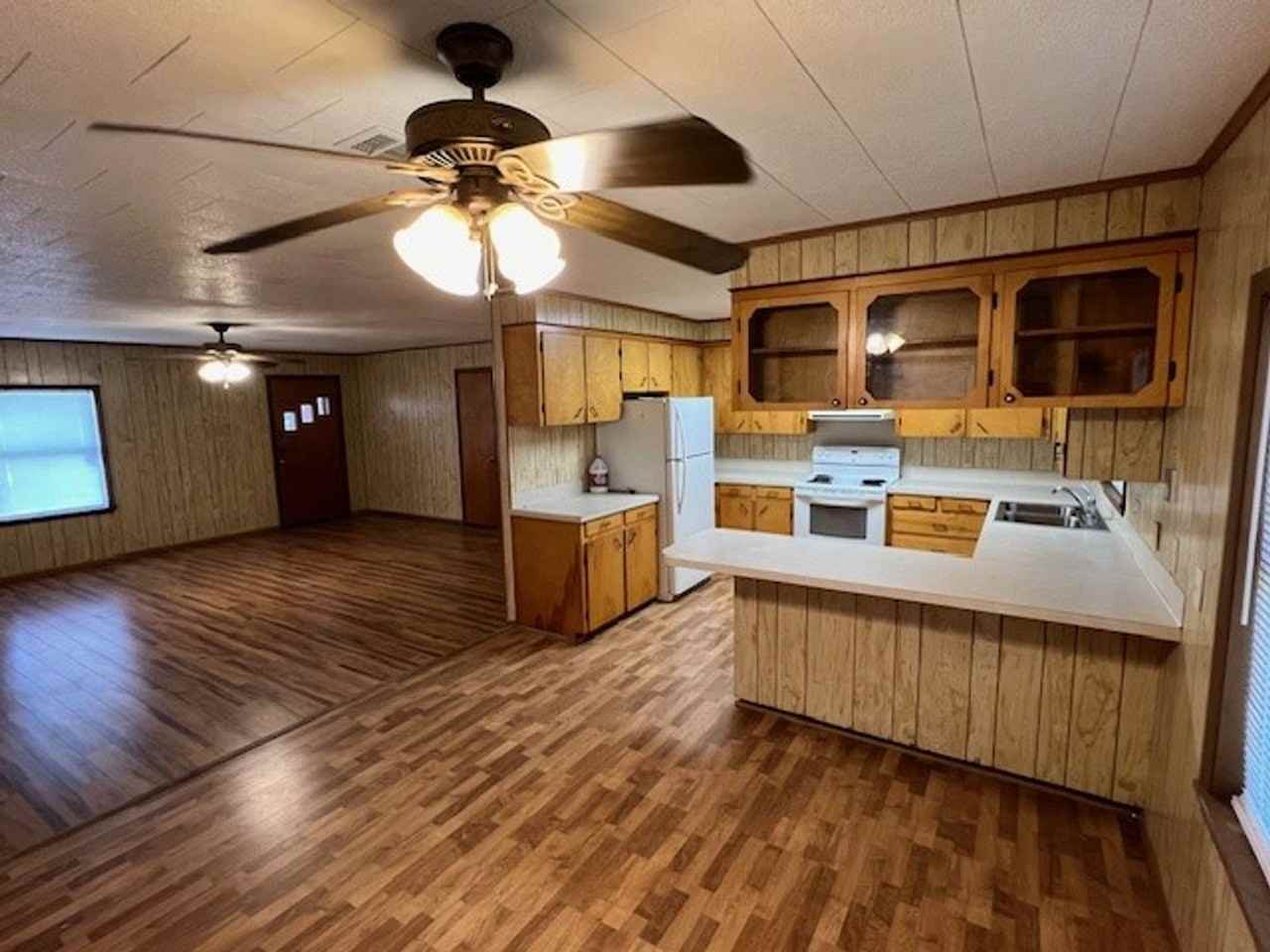 5918 Perry Ln - Photo 6 of 17