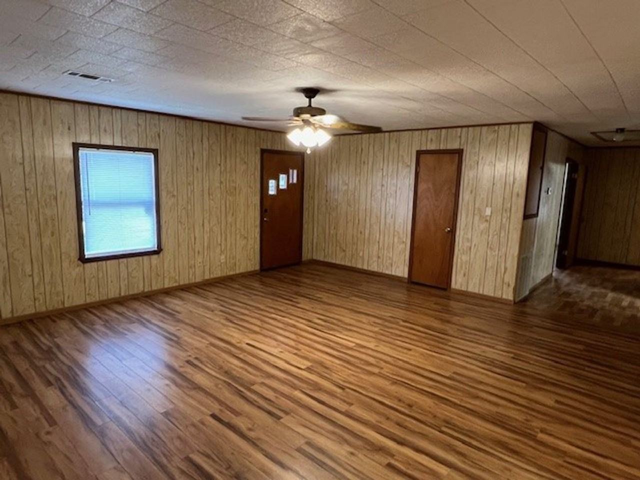 5918 Perry Ln - Photo 7 of 17