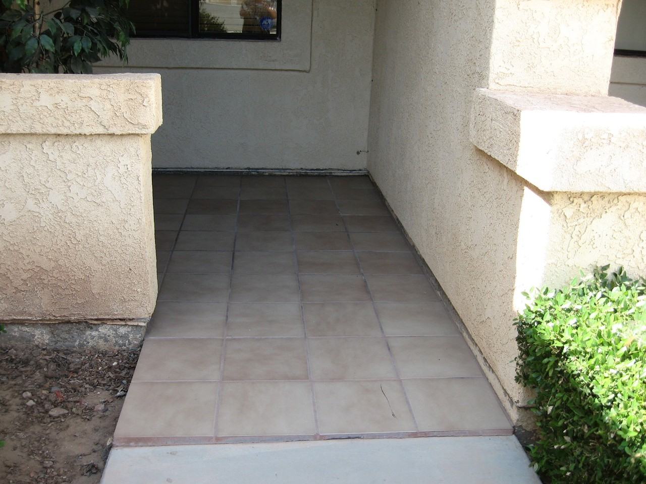 545 W 37th Pl - Photo 2 of 8