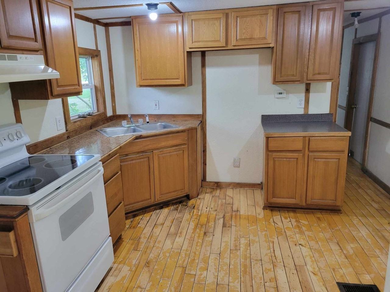 249 Weaver St - Photo 3 of 7