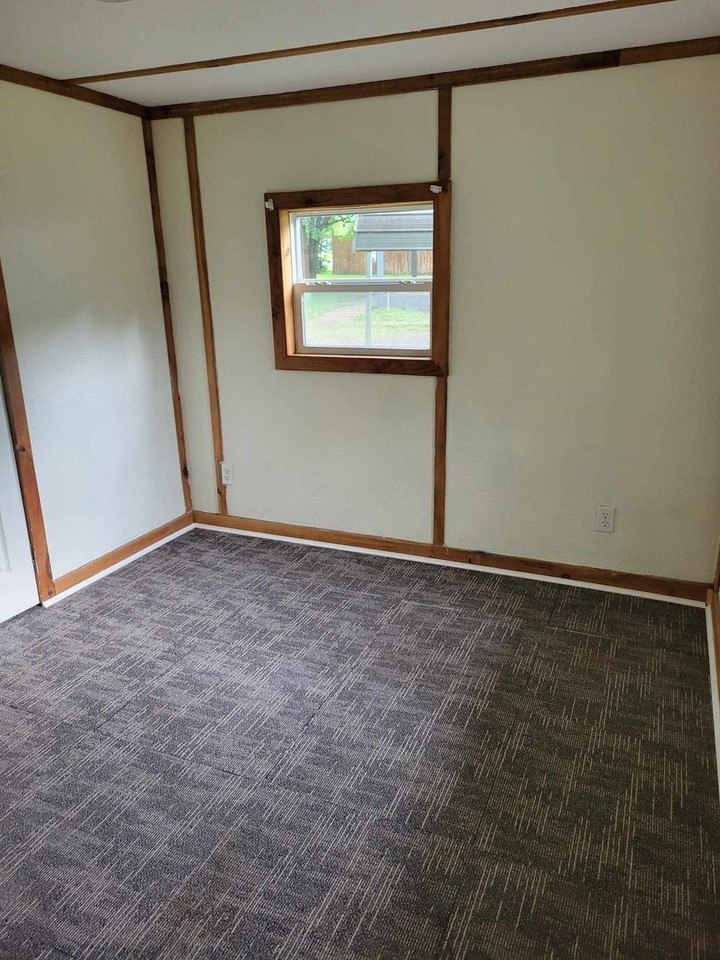 249 Weaver St - Photo 4 of 7