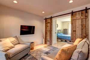 featured image of 214 S Harris St #102