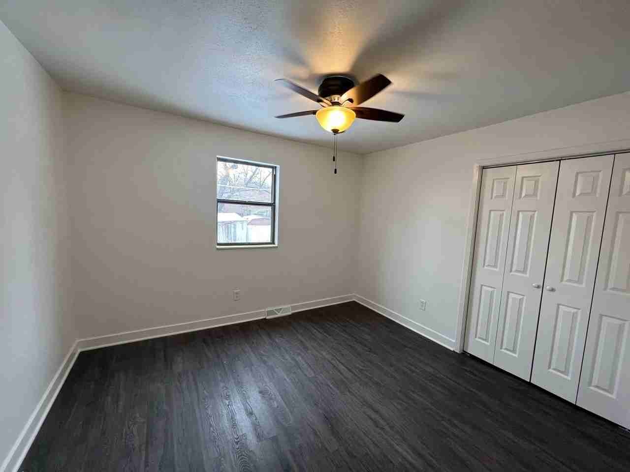 1112 E South Ave - Photo 5 of 13