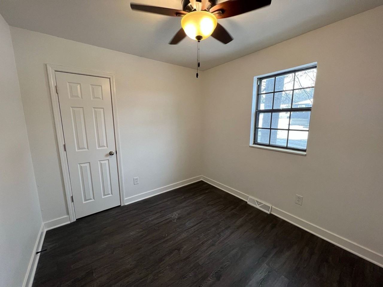 1112 E South Ave - Photo 7 of 13