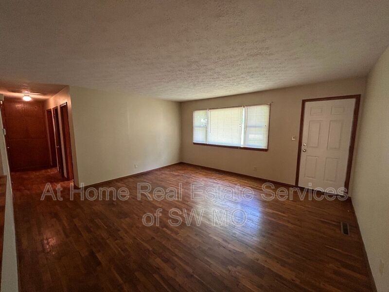 1502 E Berkeley St - Photo 6 of 10