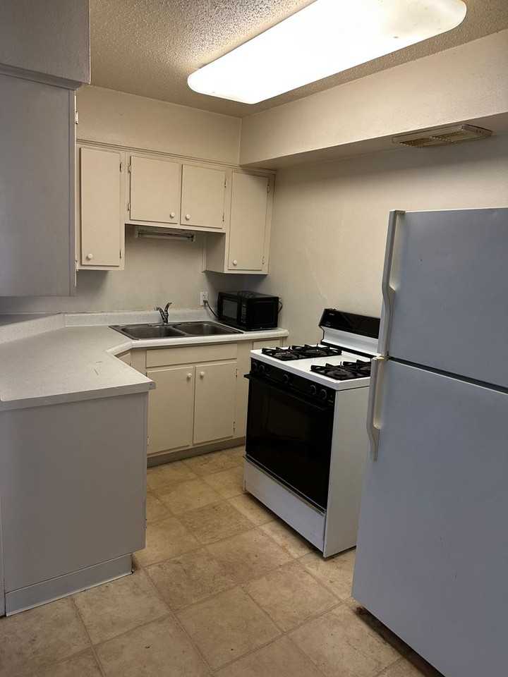 1320 1st Ave North - Photo 3 of 6