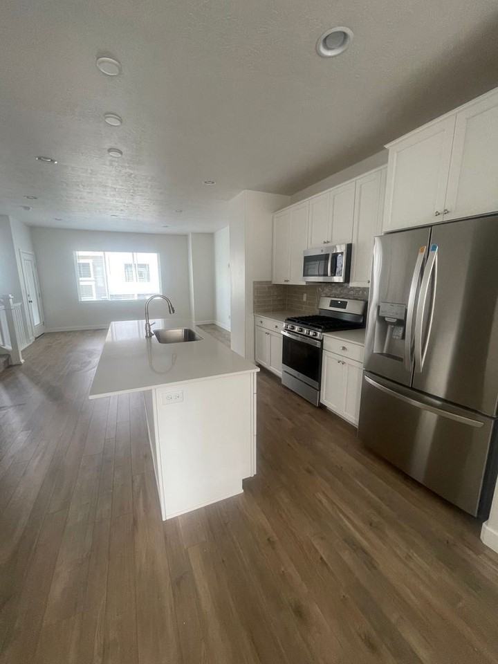 15071 S Reins Way - Photo 4 of 21