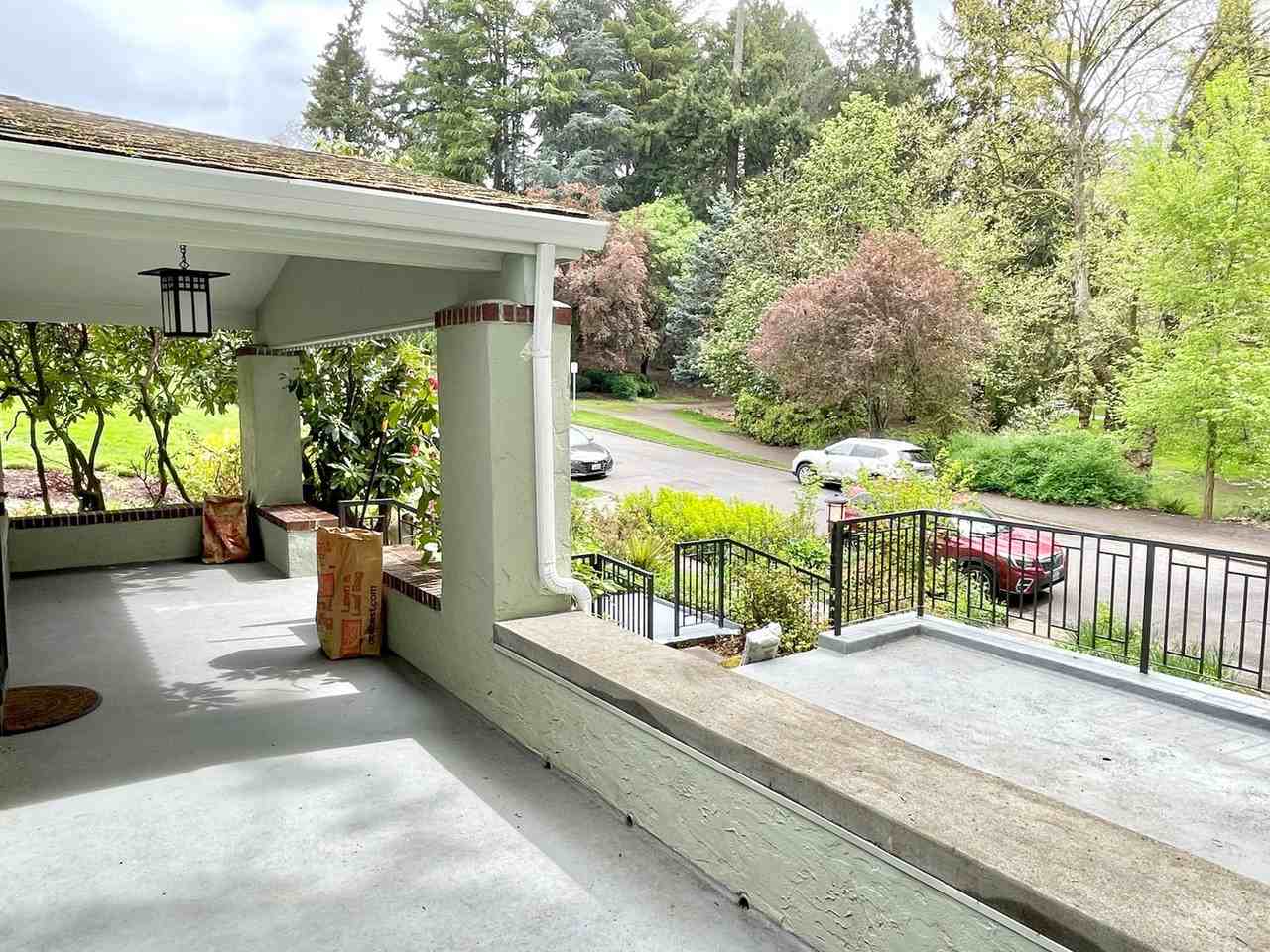 255 Se 33rd Ave - Photo 3 of 50