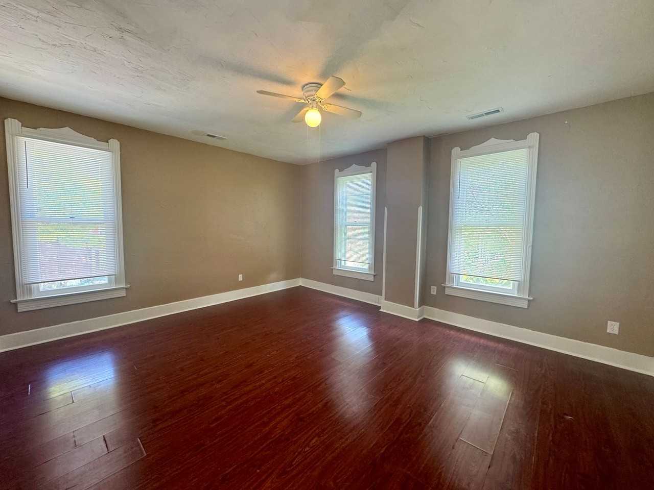1100 1/2 Payson Ave - Photo 2 of 7