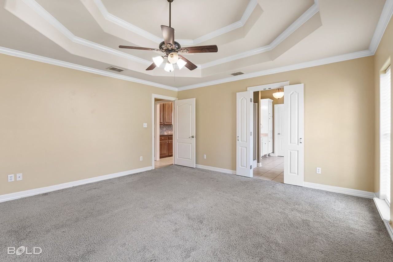 3909 Le Brooke Ln - Photo 3 of 36