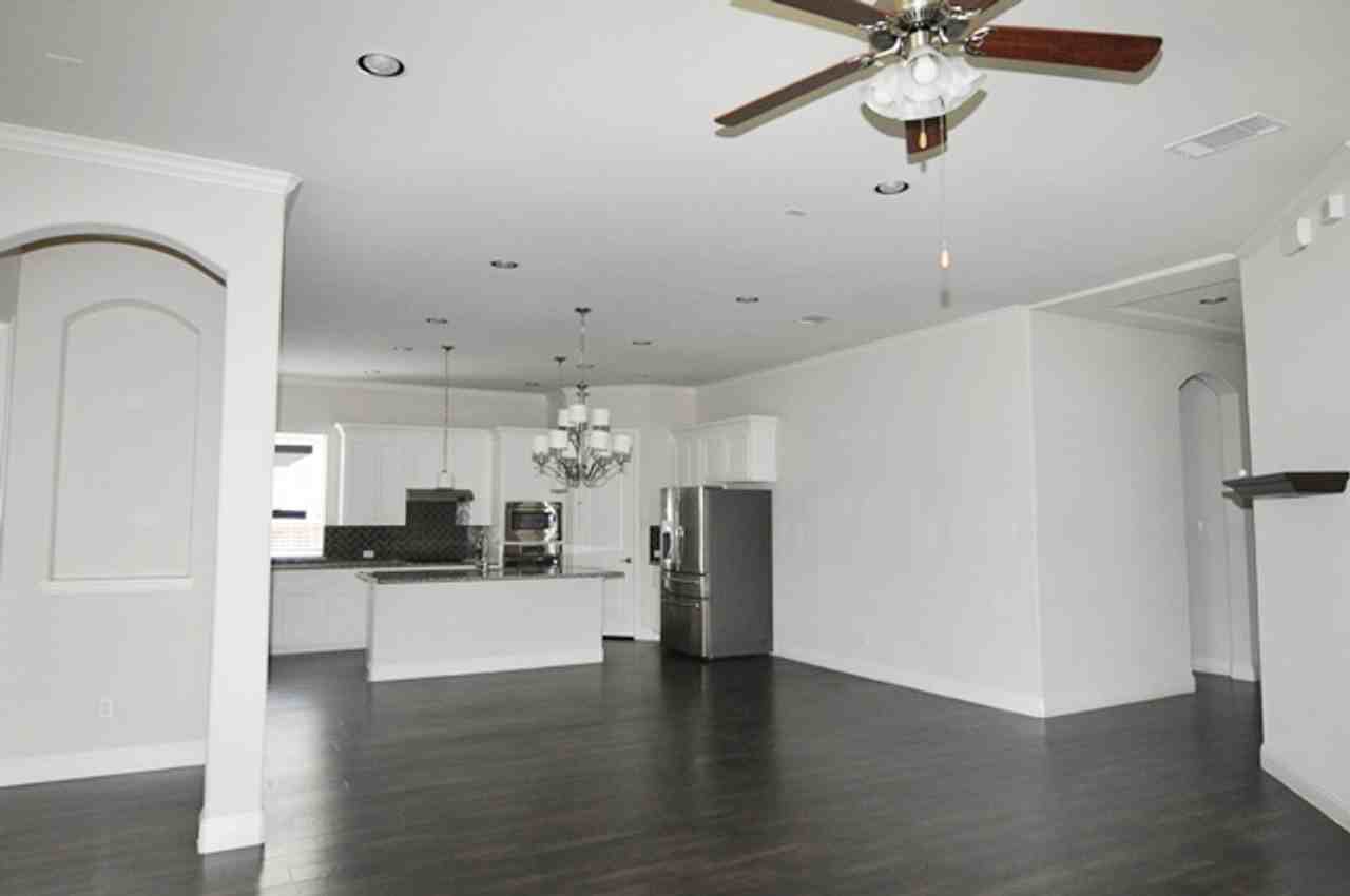 9948 Haversham Dr - Photo 4 of 23