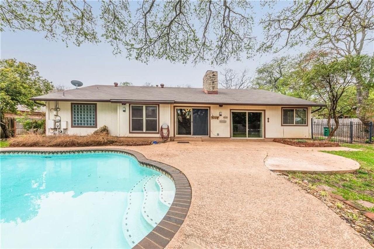 4006 Burr Oak Ln - Photo 2 of 36