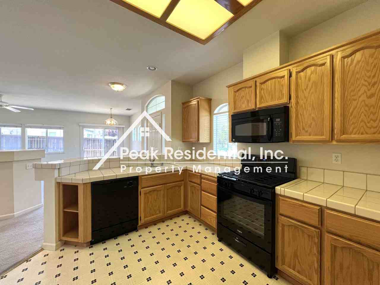 1205 Albrighton Dr - Photo 7 of 16