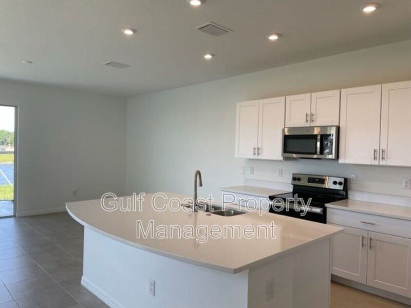 5764 Haven Ter - Photo 4 of 27
