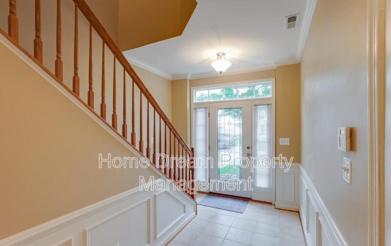 210 Monroe Point Dr - Photo 2 of 12