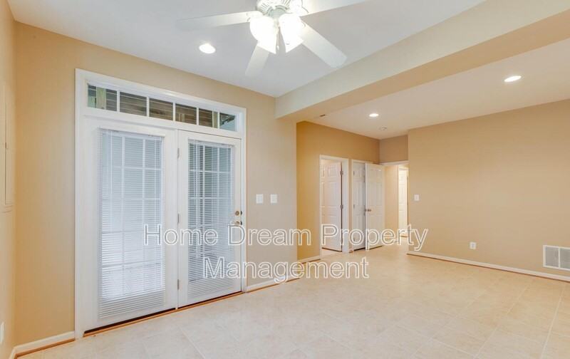 210 Monroe Point Dr - Photo 3 of 12