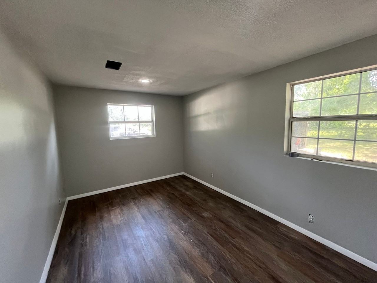 1366 Sw Spruce Rd - Photo 2 of 10