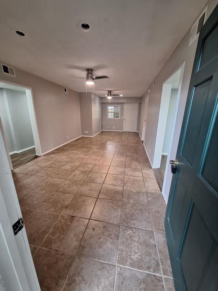 1366 Sw Spruce Rd - Photo 3 of 10