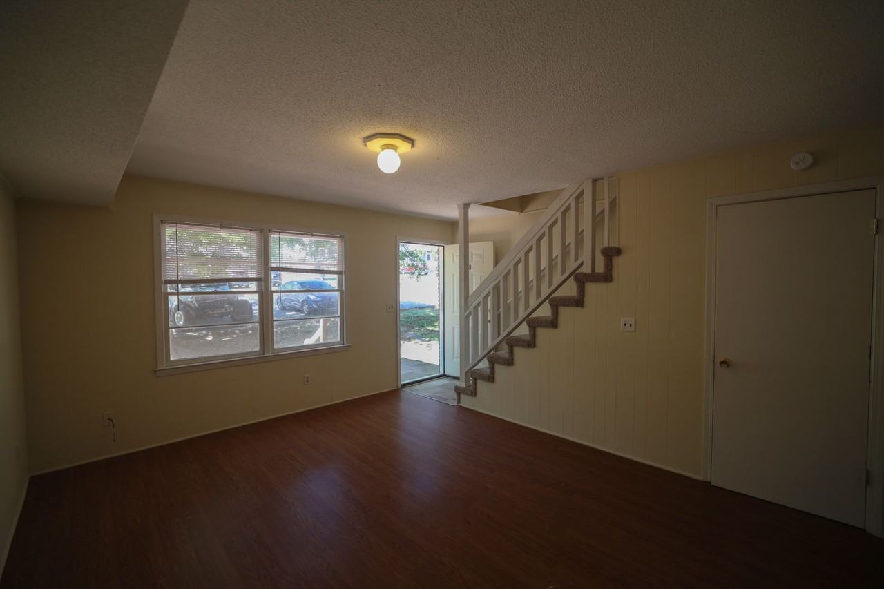 224 Charleston Ave - Photo 3 of 18