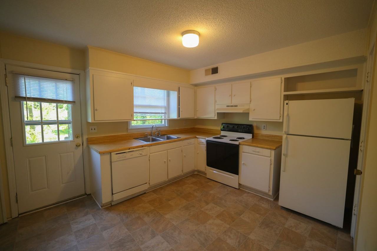 224 Charleston Ave - Photo 5 of 18