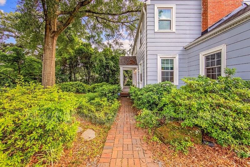 220 Bradford Ave - Photo 2 of 37