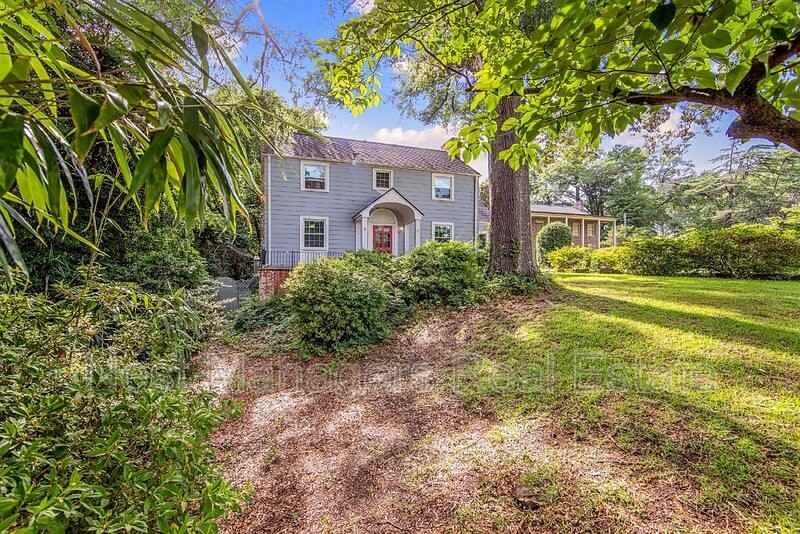 220 Bradford Ave - Photo 4 of 37