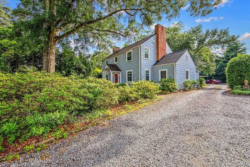 220 Bradford Ave - Photo 5 of 37