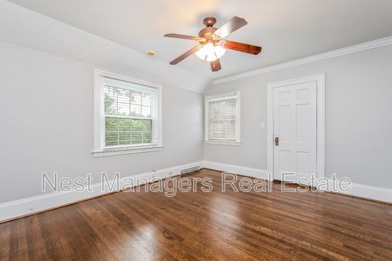 220 Bradford Ave - Photo 7 of 37