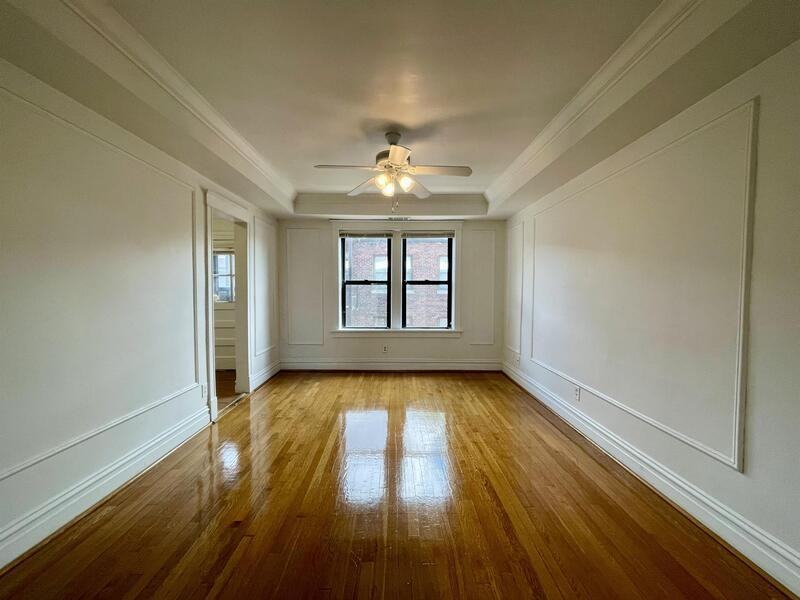 6332 N Rosebury Ave Apt 2e - Photo 3 of 21