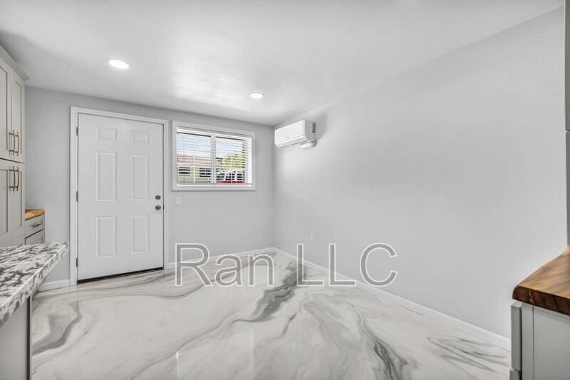 952 Haskell St - Photo 7 of 14