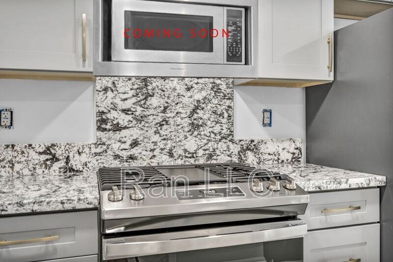 952 Haskell St - Photo 5 of 14