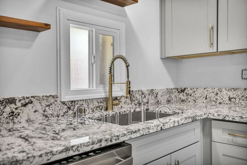 952 Haskell St - Photo 3 of 14