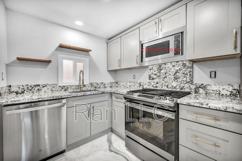 952 Haskell St - Photo 4 of 14