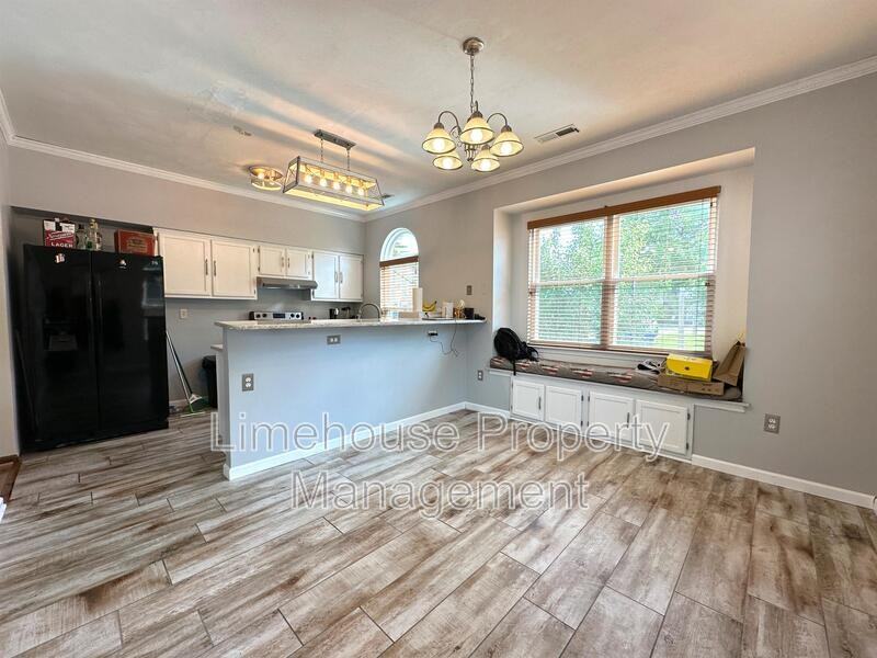400 Greenview Dr - Photo 3 of 14