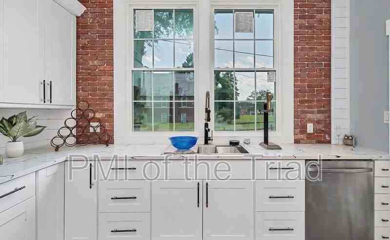 121 N Alma St - Photo 2 of 13