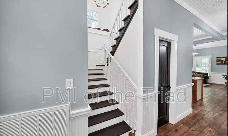 121 N Alma St - Photo 3 of 13