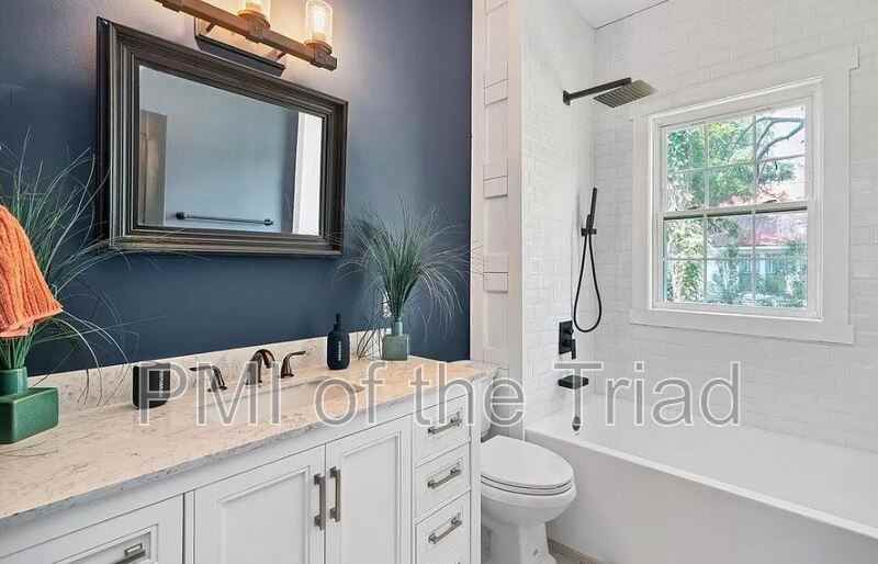 121 N Alma St - Photo 4 of 13