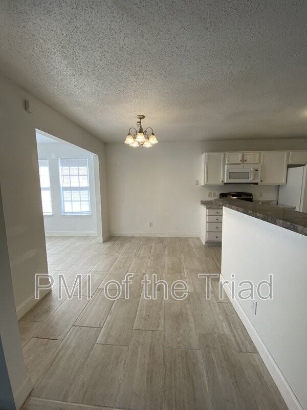 202 Kinnley Ct - Photo 6 of 33