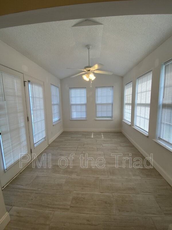 202 Kinnley Ct - Photo 7 of 33