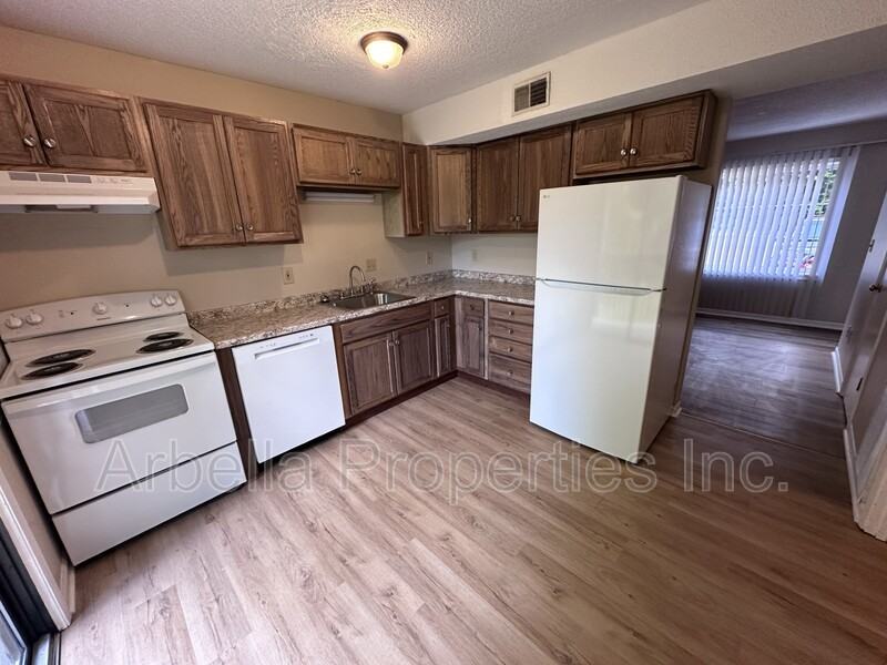 103 S Beech St #8 - Photo 5 of 10